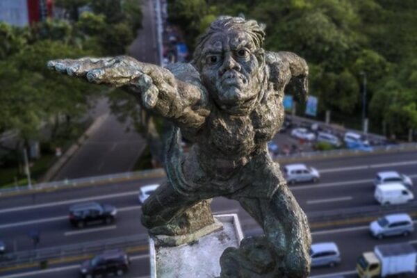 Kisah Misteri Dari Acungan Tangan Patung Pancoran