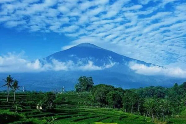 Kisah Nyi Linggi & Misteri di Balik Keindahan Gunung Ciremai