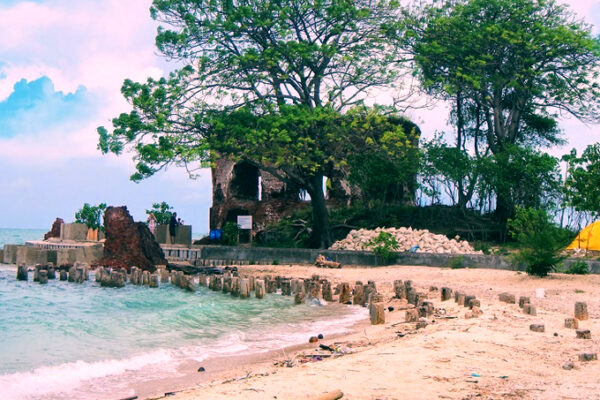 3 Deretan Pulau yang Angker di Indonesia